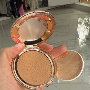 Tarte Amazonian Clay blurring powder foundation
